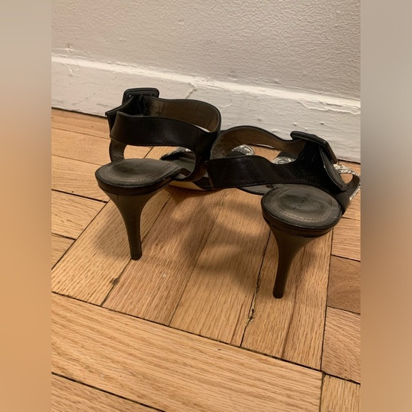 Preloved Tahari Garance Black & White Leather Sandals - Picture 4 of 7